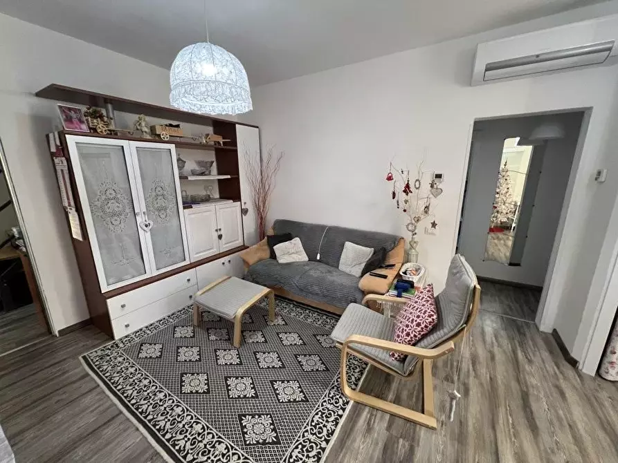 Immagine 2 di Appartamento in vendita  a Cecina