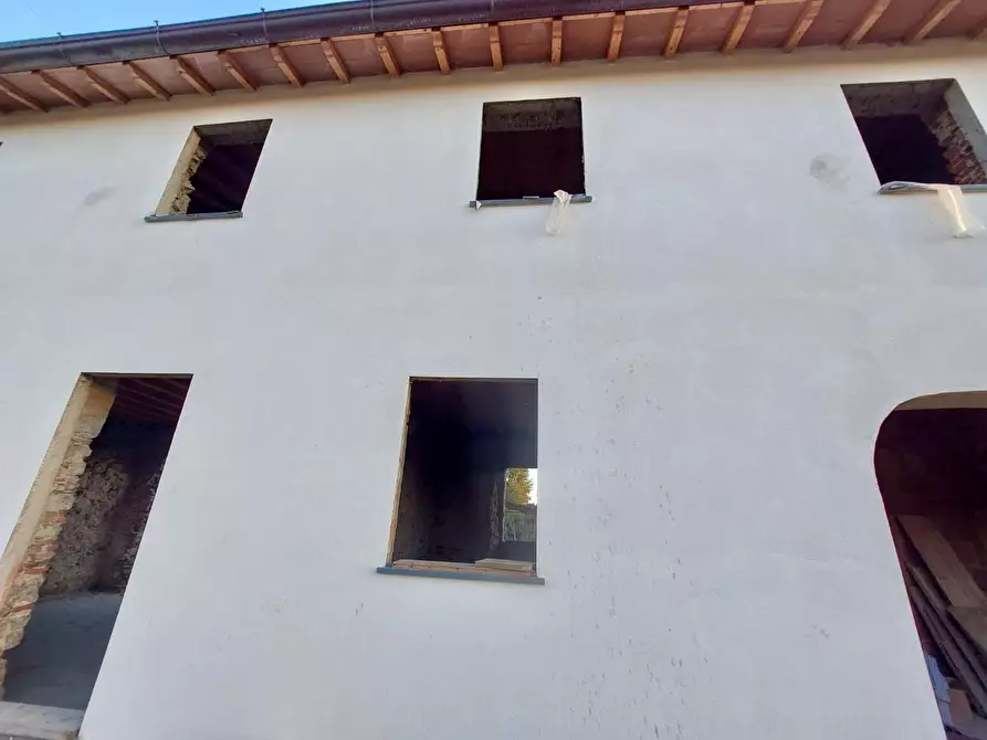 Immagine 2 di Villa in vendita  a Massarosa