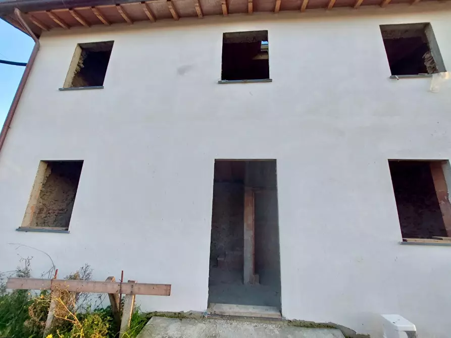 Immagine 18 di Villa in vendita  a Massarosa