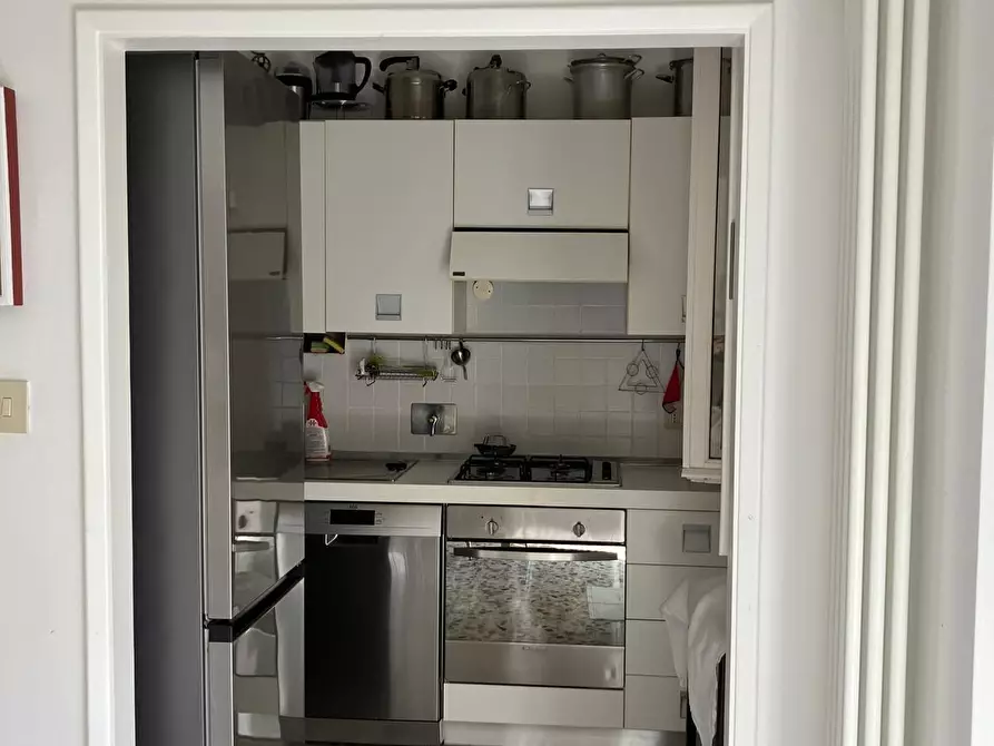 Immagine 5 di Appartamento in vendita  a Livorno