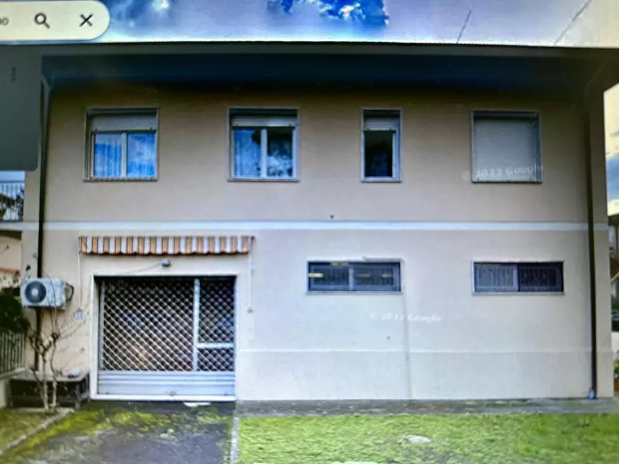 Immagine 3 di Locale commerciale in affitto  a Lucca