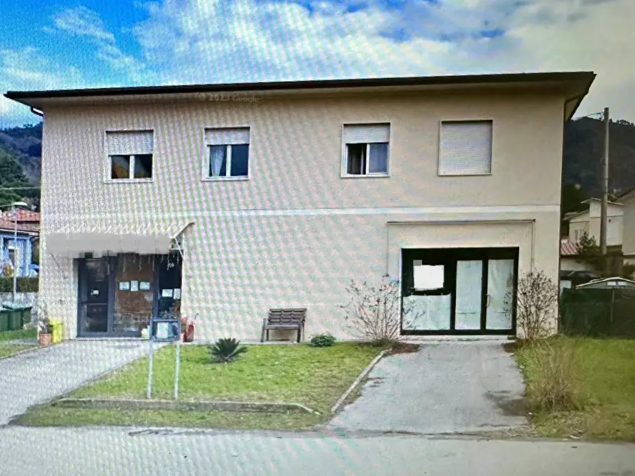 Immagine 2 di Locale commerciale in affitto  a Lucca