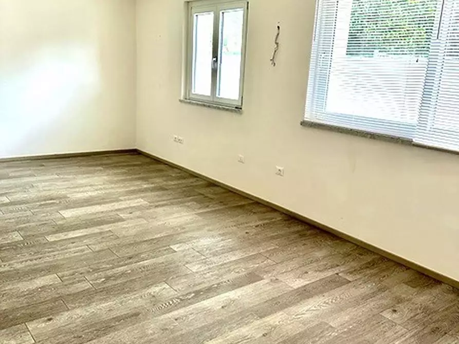 Immagine 3 di Appartamento in vendita  a Massa