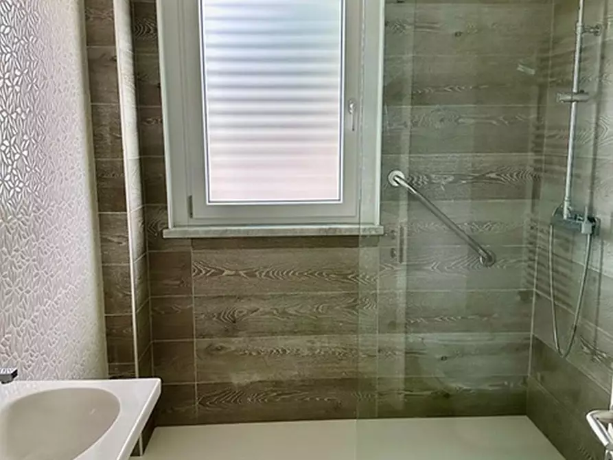 Immagine 7 di Appartamento in vendita  a Massa