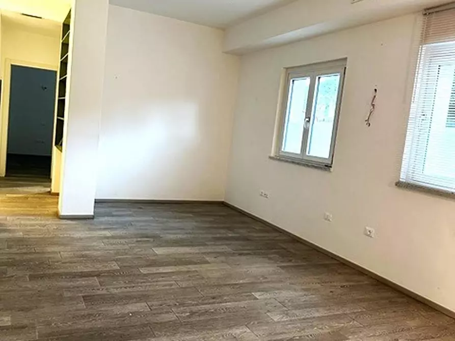 Immagine 11 di Appartamento in vendita  a Massa