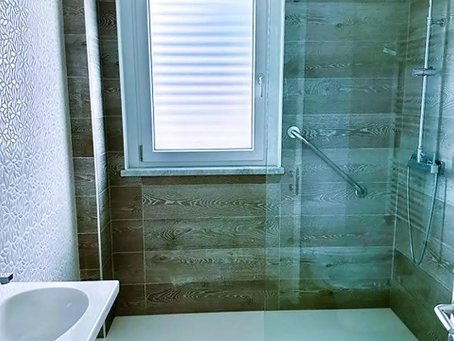 Immagine 16 di Appartamento in vendita  a Massa