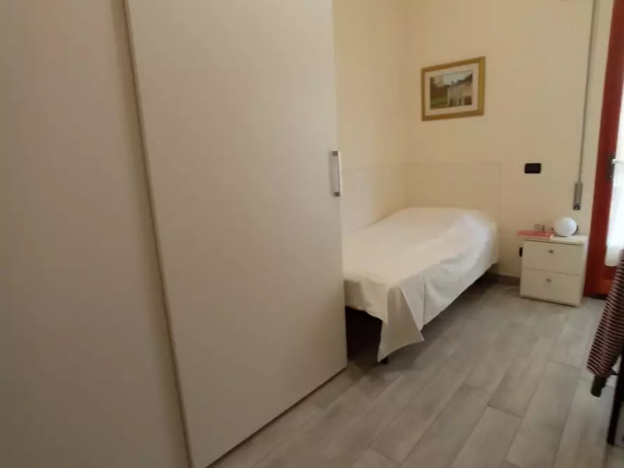 Immagine 6 di Appartamento in vendita  a Lucca