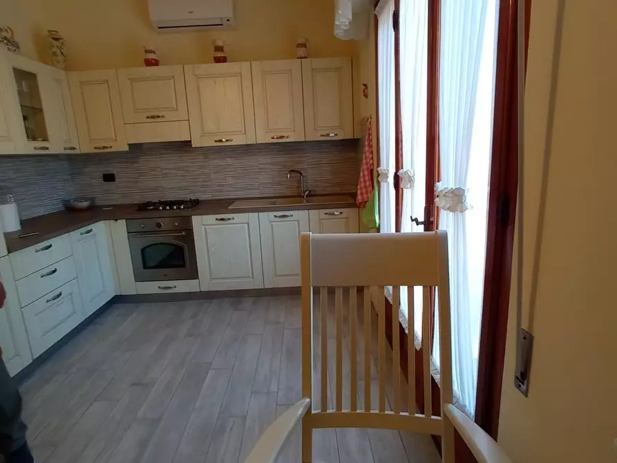 Immagine 2 di Appartamento in vendita  a Lucca