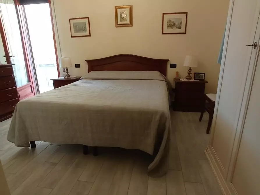 Immagine 5 di Appartamento in vendita  a Lucca