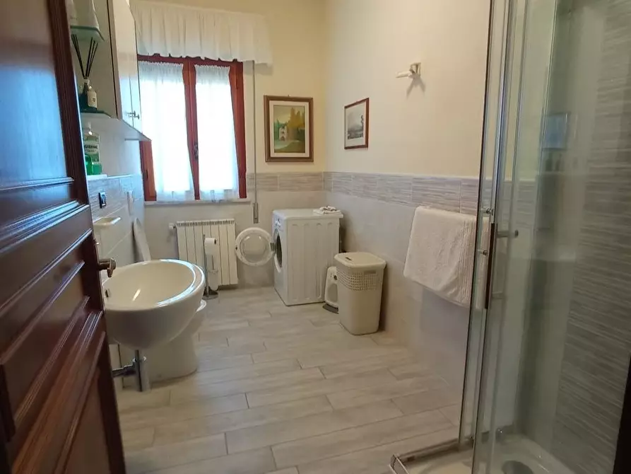 Immagine 7 di Appartamento in vendita  a Lucca