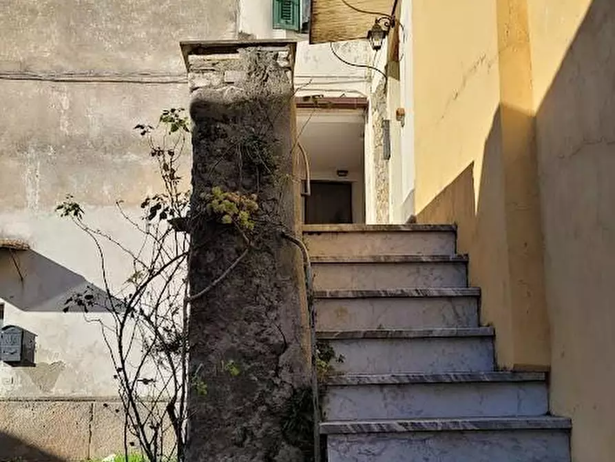 Immagine 1 di Porzione di casa in vendita  a Carrara