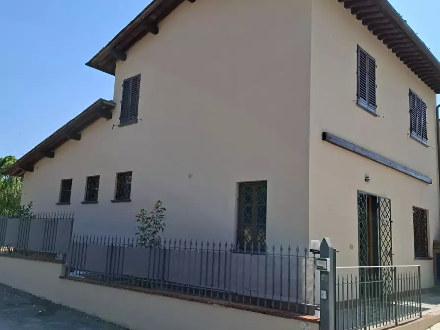 Immagine 50 di Casa bifamiliare in vendita  a Altopascio