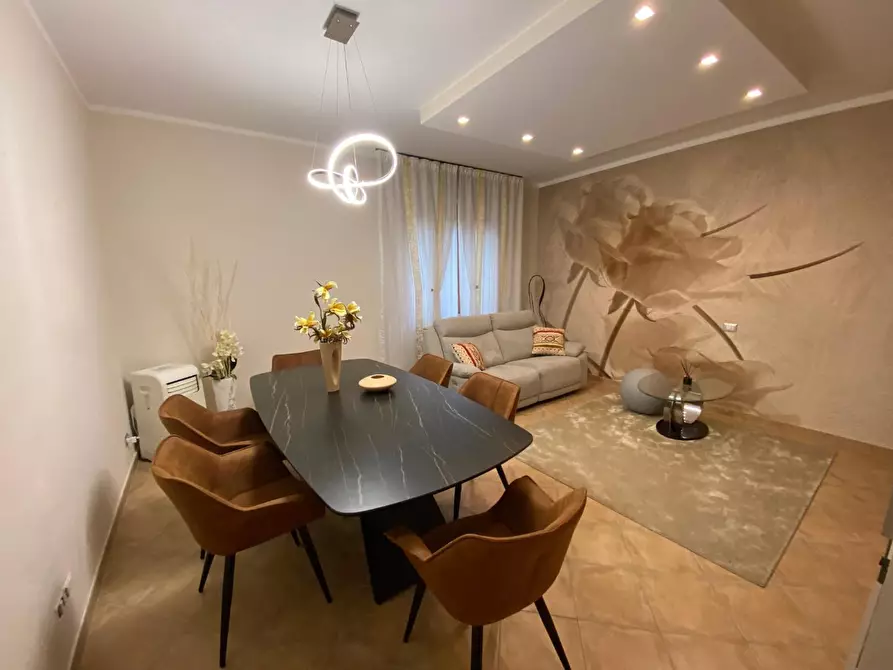 Immagine 2 di Appartamento in vendita  a Lucca