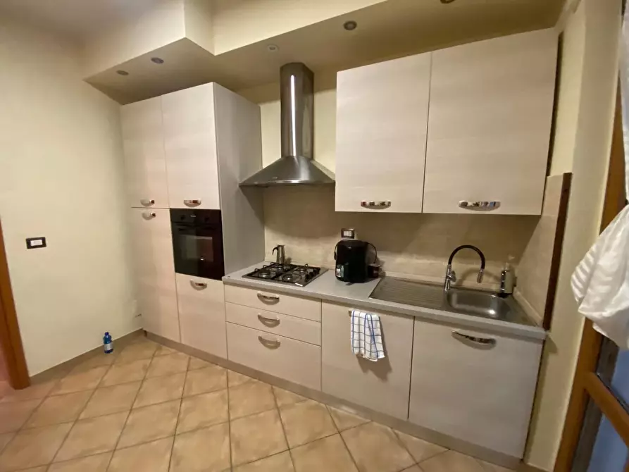 Immagine 5 di Appartamento in vendita  a Lucca