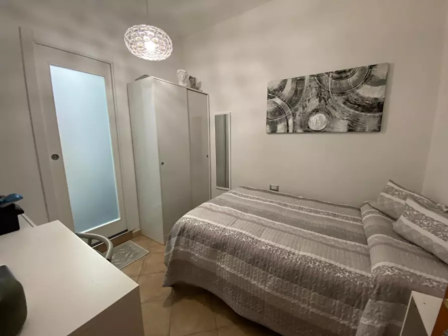 Immagine 13 di Appartamento in vendita  a Lucca