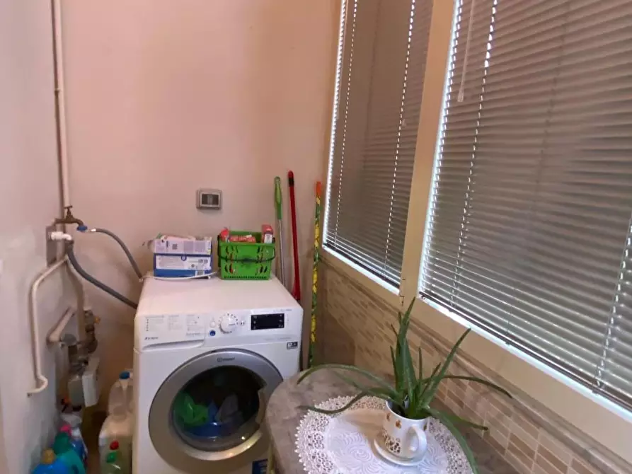 Immagine 8 di Appartamento in vendita  a Lucca