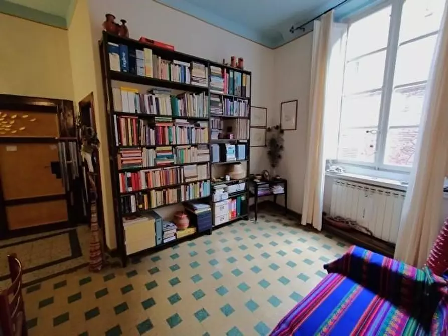 Immagine 5 di Appartamento in vendita  a Lucca