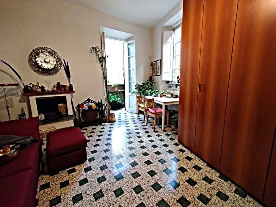 Immagine 9 di Appartamento in vendita  a Lucca