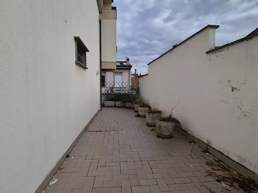 Immagine 9 di Appartamento in vendita  a Viareggio