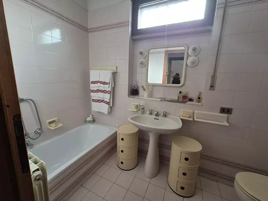 Immagine 5 di Appartamento in vendita  a Viareggio