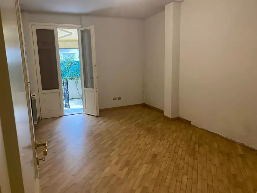 Immagine 10 di Appartamento in vendita  a Viareggio