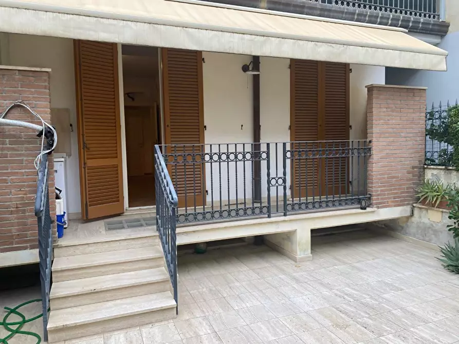 Immagine 2 di Appartamento in vendita  a Viareggio