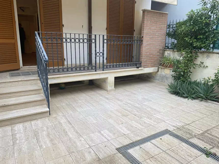 Immagine 1 di Appartamento in vendita  a Viareggio