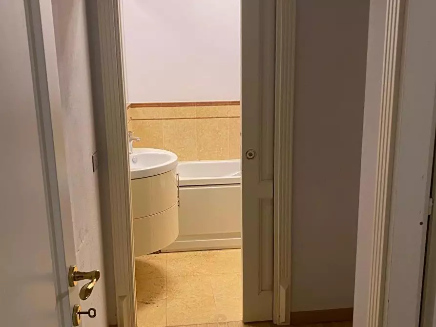 Immagine 9 di Appartamento in vendita  a Viareggio