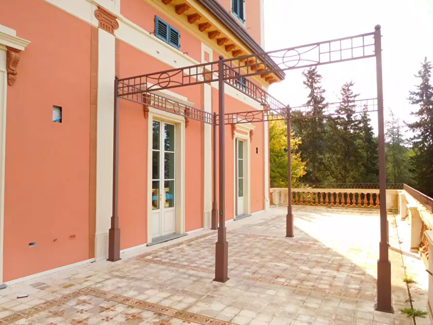 Immagine 1 di Villa in vendita  a San Giuliano Terme