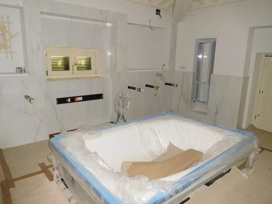 Immagine 6 di Villa in vendita  a San Giuliano Terme