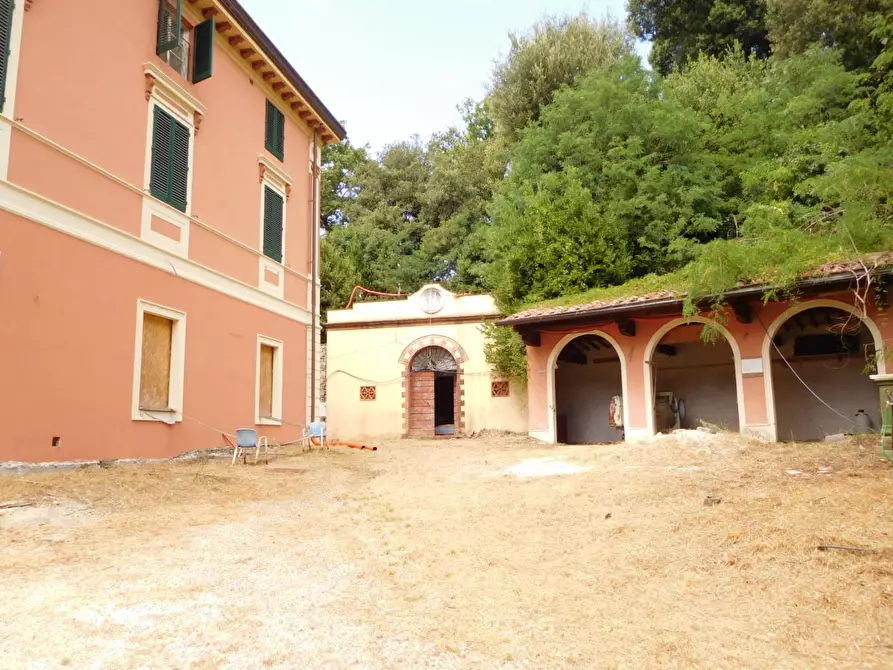Immagine 2 di Villa in vendita  a San Giuliano Terme