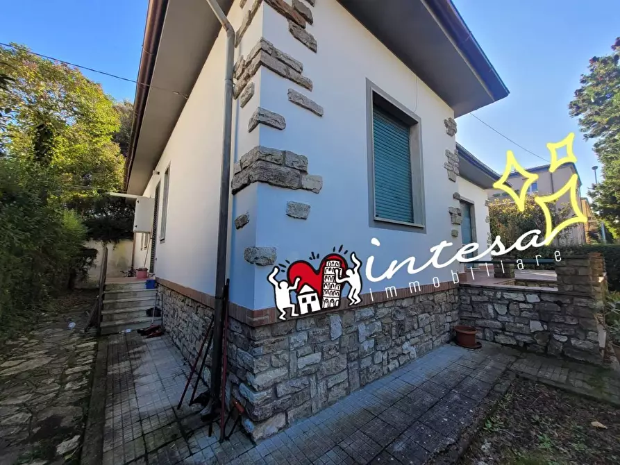 Immagine 2 di Villa in vendita  a Pisa
