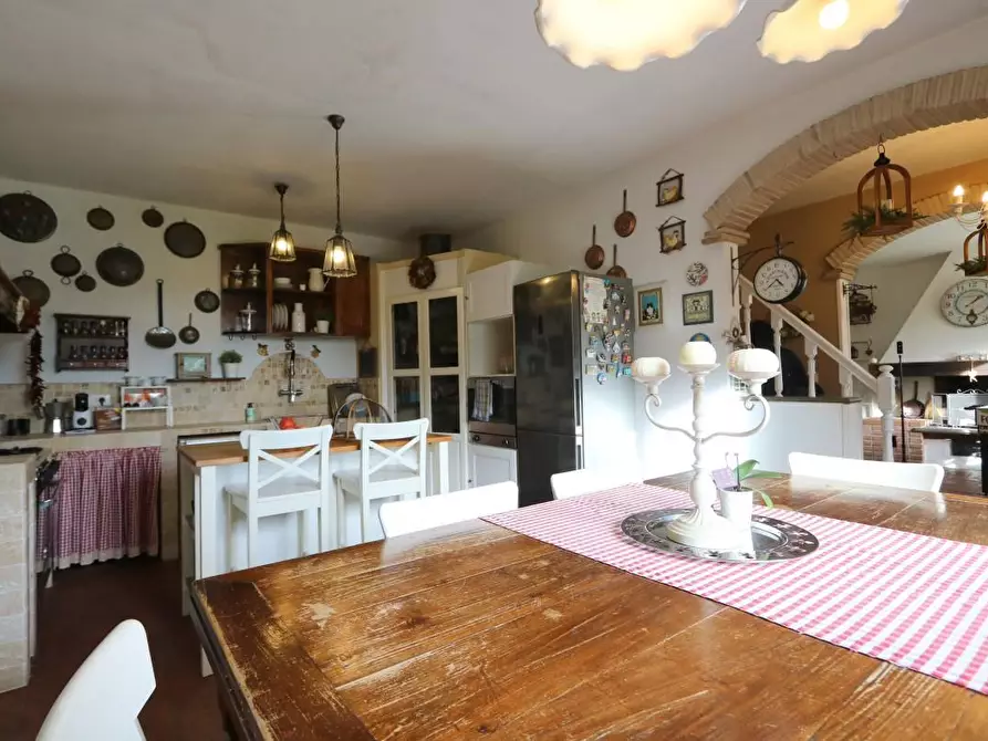 Immagine 3 di Villa in vendita  a San Giuliano Terme