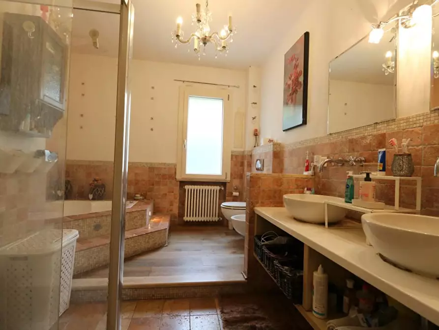 Immagine 5 di Villa in vendita  a San Giuliano Terme