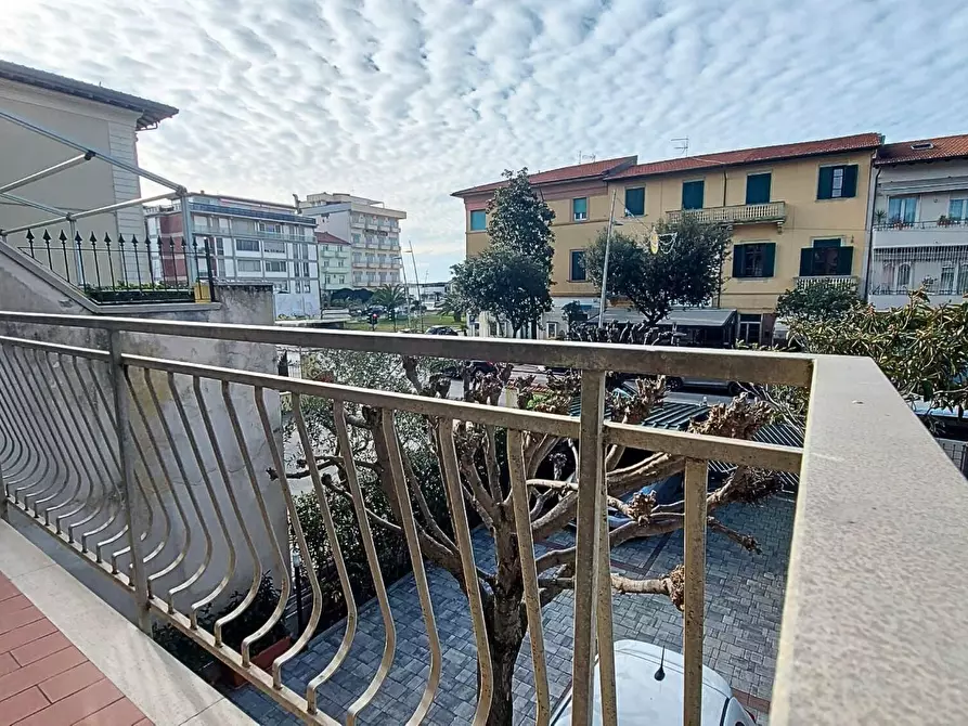 Immagine 4 di Appartamento in vendita  a Camaiore