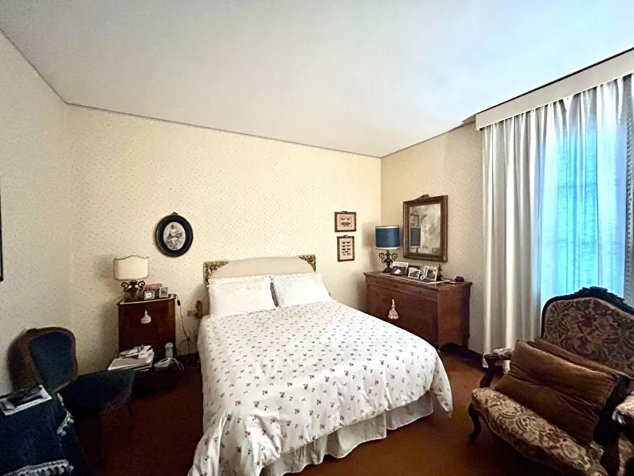 Immagine 25 di Villa in vendita  a Siena