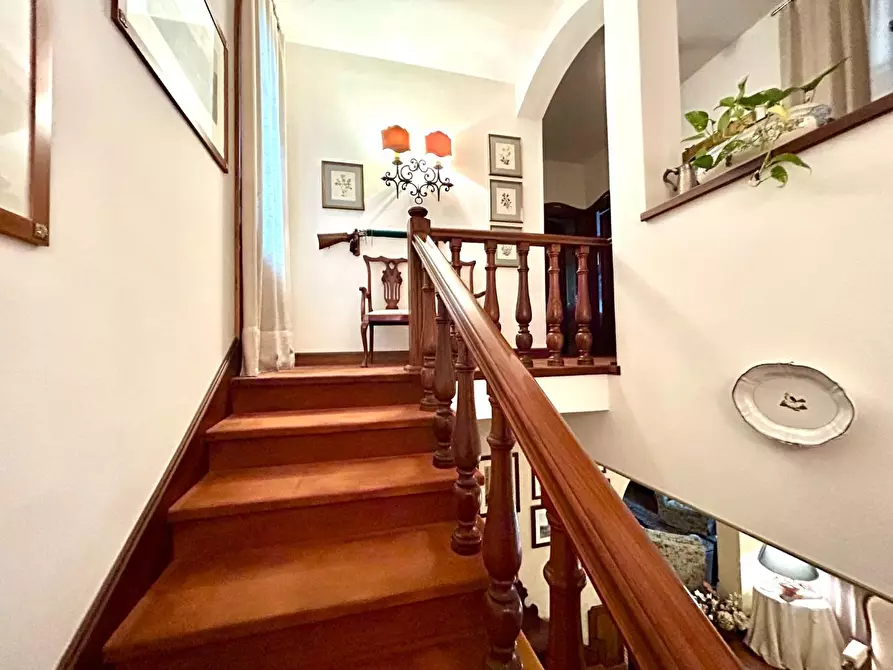 Immagine 23 di Villa in vendita  a Siena