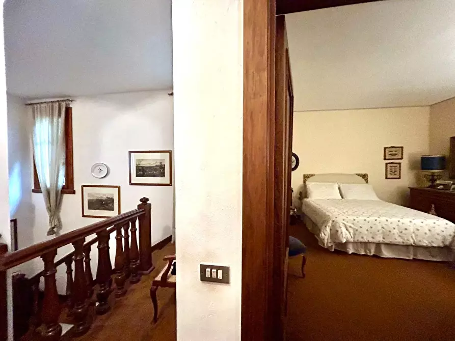 Immagine 35 di Villa in vendita  a Siena