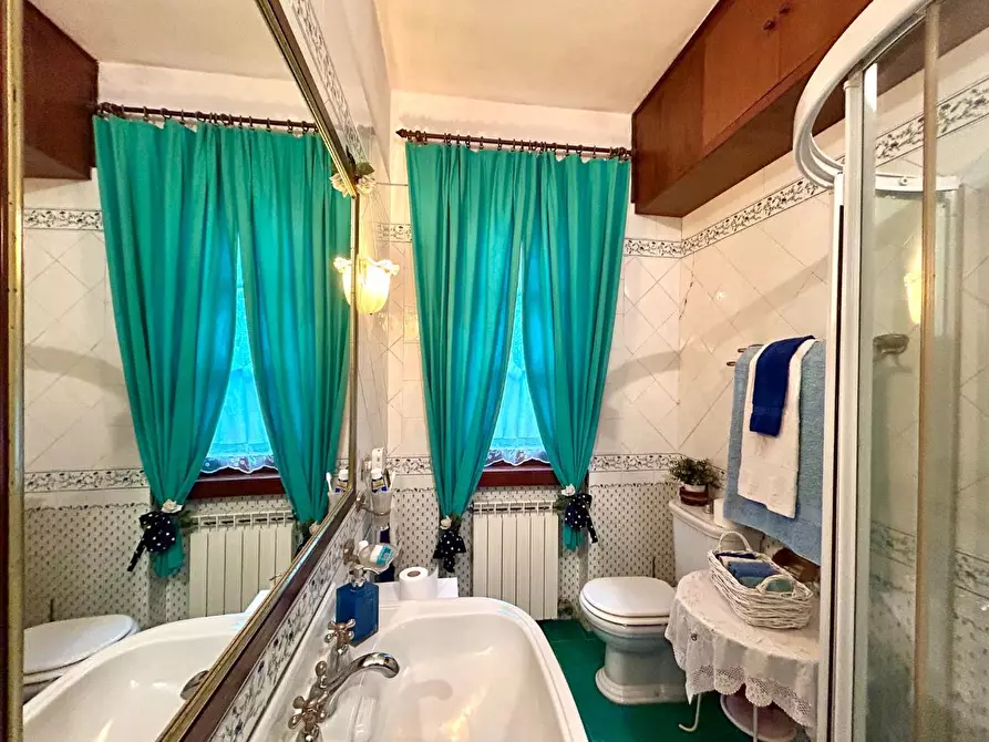 Immagine 21 di Villa in vendita  a Siena