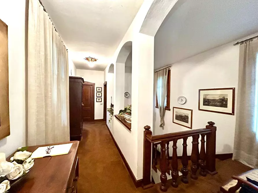 Immagine 27 di Villa in vendita  a Siena