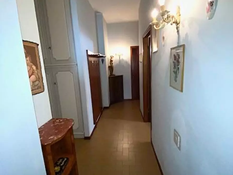 Immagine 17 di Appartamento in vendita  a Montecatini Terme