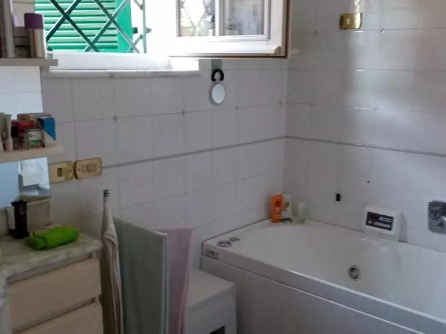 Immagine 30 di Villa in vendita  a Carrara