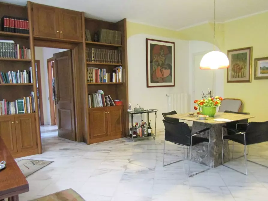 Immagine 8 di Villa in vendita  a Carrara