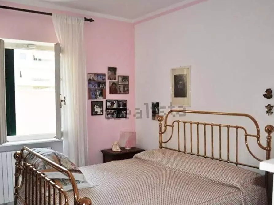 Immagine 26 di Villa in vendita  a Carrara