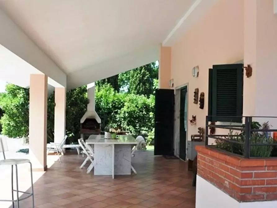 Immagine 23 di Villa in vendita  a Carrara