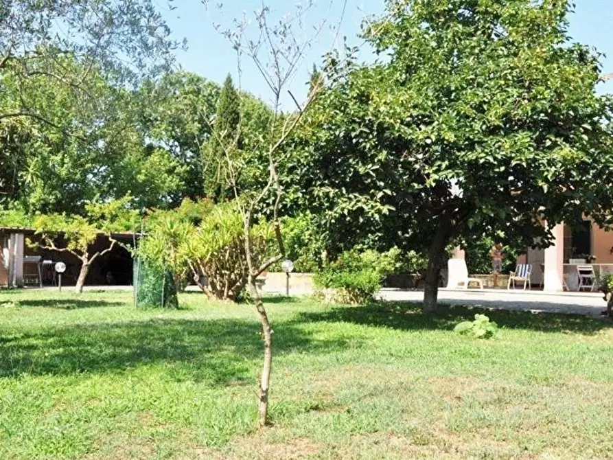 Immagine 52 di Villa in vendita  a Carrara