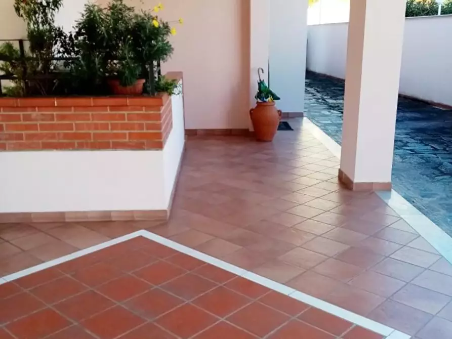 Immagine 49 di Villa in vendita  a Carrara