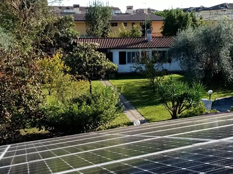 Immagine 48 di Villa in vendita  a Carrara