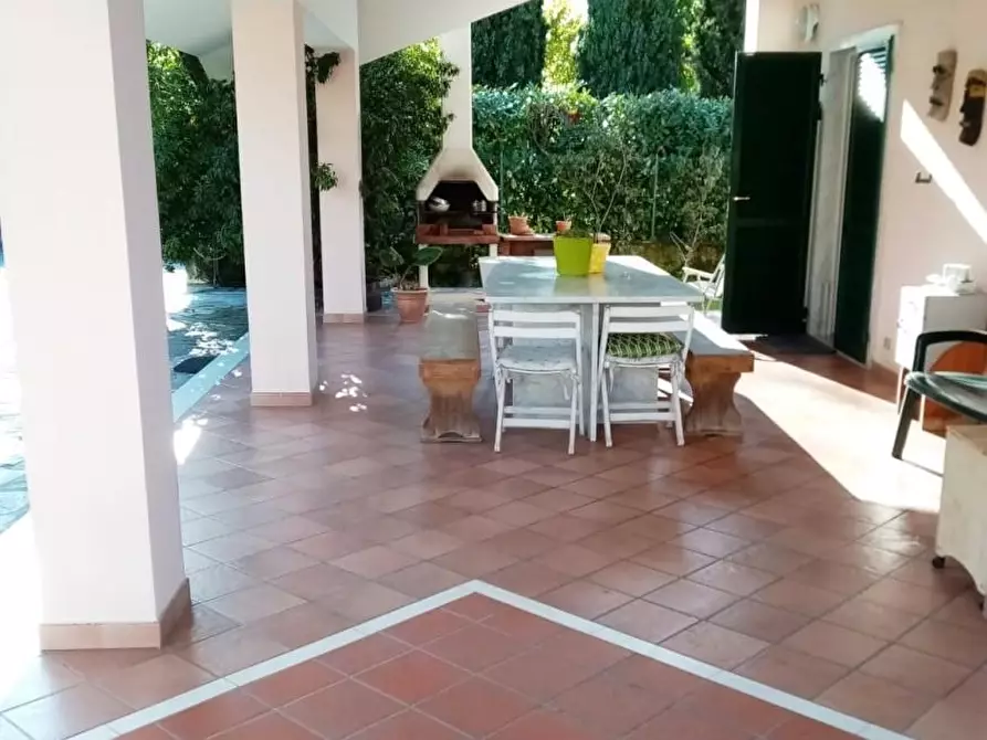 Immagine 25 di Villa in vendita  a Carrara