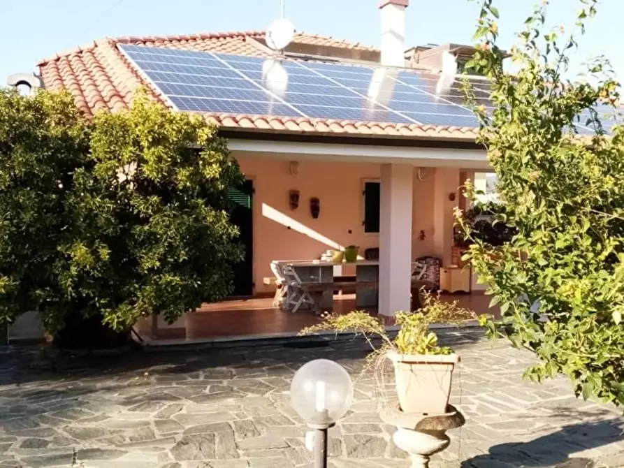 Immagine 56 di Villa in vendita  a Carrara